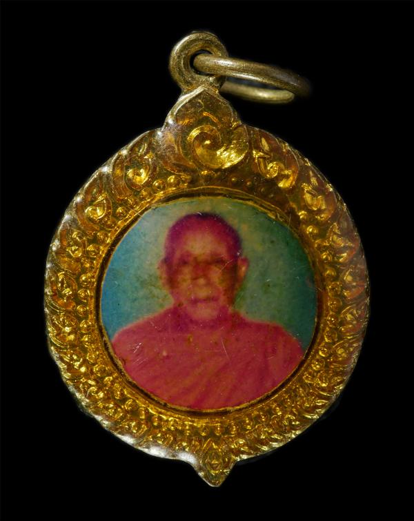 ล็อกเก็ต หลวงพ่อน้อย ปวโร(พระครูบวรวุฒิชัย) วัดไชยภูมิ อ.ไชโย จ.อ่างทอง พระเก่าสวย น่าเก็บสะสมบูชา | https://kamulet.in.th