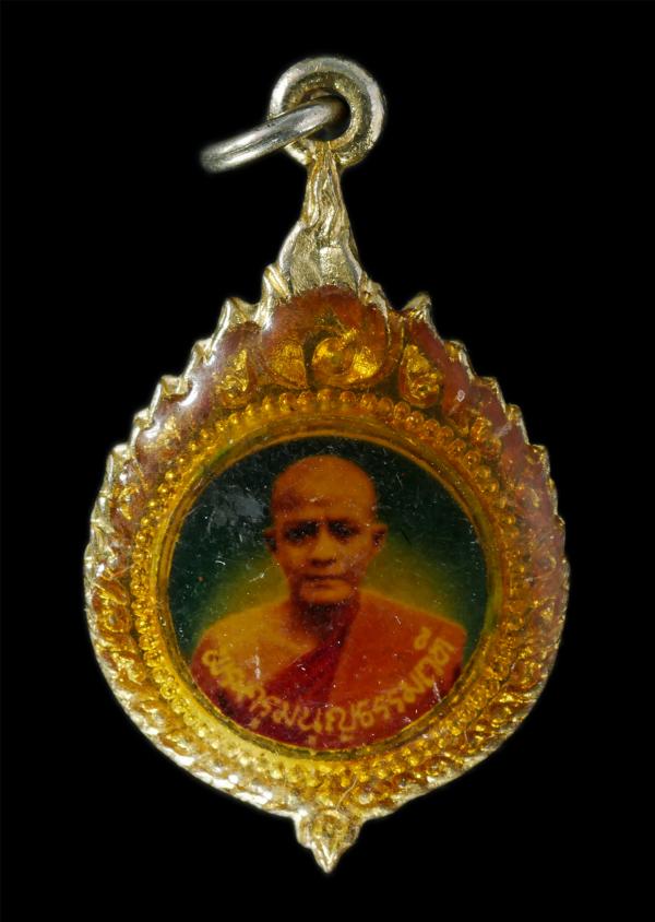 ล็อกเก็ต หลวงปู่ภู่ ถิรวิริโย(พระครูมนูญธรรมเวที) วัดโนนแดง อ.ประทาย จ.นครราชสีมา ปี2530 พระเก่าสวย สร้างน้อยหายาก น่าเก็บสะสมบูชา | https://kamulet.in.th