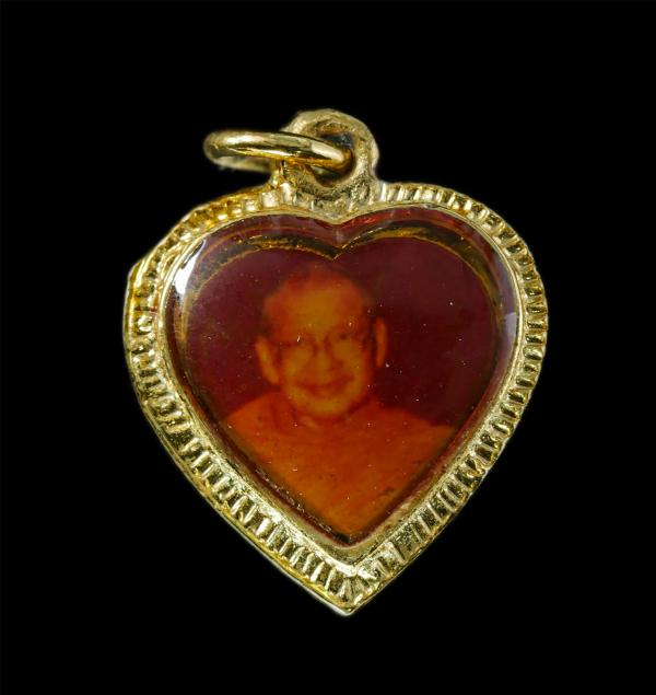 ล็อกเก็ตรูปหัวใจ หลวงพ่อฤาษีลิงดำ(พระราชพรหมยาน) วัดท่าซุง จ.อุทัยธานี ด้านหลังยันต์เกราะเพชร พระเก่าสวย น่าเก็บสะสมบูชา | https://kamulet.in.th