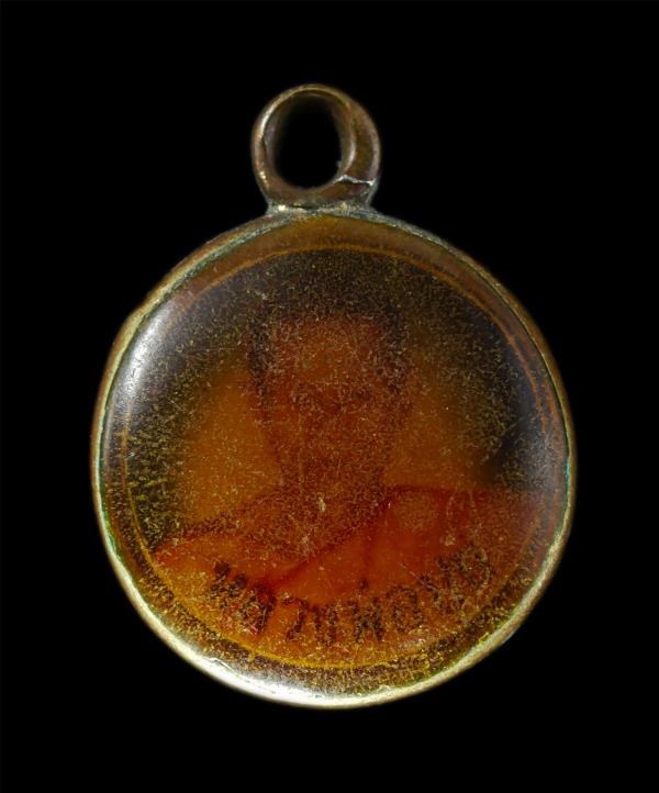 ล็อกเก็ตสองหน้า หลวงพ่อปุย วัดเกาะ จ.สุพรรณบุรี | https://kamulet.in.th