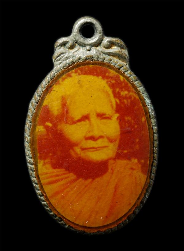 ล็อกเก็ต หลวงปู่แหวน สุจิณโณ วัดดอยแม่ปั๋ง เชียงใหม่ พุทโธ อรหัง ธรรมโม อรหัง สังโฆ อรหัง พระเก่าสวย น่าเก็บสะสมบูชา | https://kamulet.in.th