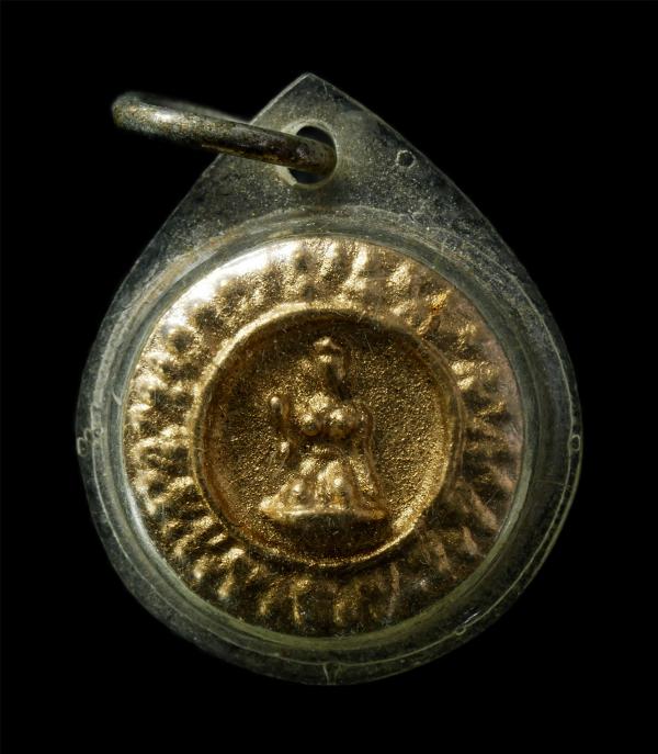 แม่นางกวัก หลวงพ่อประเสริฐ (พระครูถาวรศุภกิจ)วัดหนองเกตุ ต.หนองปลาไหล อ.บ่อทอง จ.ชลบุรี ปี2516 เนื้อผงพุทธคุณ ผงว่าน ปิดทองกรรมการ [..] | https://kamulet.in.th