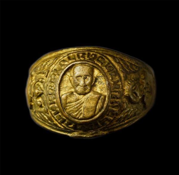 แหวน หลวงปู่ทวด วัดช้างให้ จ.ปัตตานี ปี2524 เนื้อทองผสม พระอาจารย์นอง วัดทรายขาว จ.ปัตตานี ปลุกเสก พระเก่าสวย มวลสารดี น่าเก็บสะสม [..] | https://kamulet.in.th