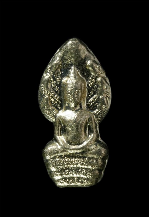 พระนาคปรกใบมะขาม พระอาจารย์ต่อ ปภสฺสโร(พระครูประภาสสิริวัฒน์) วัดปากแพรก อ.ปลวกแดง จ.ระยอง ปี2548 เนื้อเงิน พระเก่าสวย สร้างน้อย ห [..] | https://kamulet.in.th