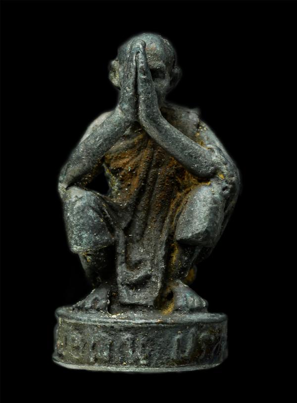 รูปหล่อหลวงพ่อคูณ วัดบ้านไร่ จ.นครราชสีมา รุ่นมหาเศรษฐี 9 บารมี ปี2536 ออกวัดเขาวงษ์หนองม่วง จ.ลพบุรี เนื้อโลหะผสม ตอกโค๊ต พระเก่า [..] | https://kamulet.in.th