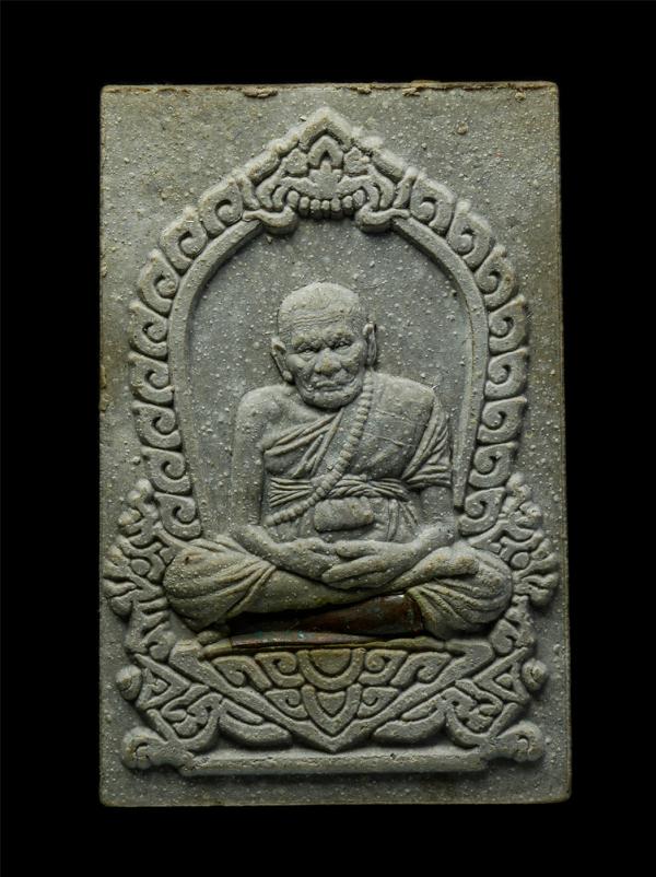 พระผงรูปเหมือนฝังตะกรุด หลังพระพรหม หลวงปู่บุดดา ปัญญาธโร วัดป่าใต้พัฒนาราม ต.โนนหมากเค็ง อ.วัฒนานคร จ.สระแก้ว รุ่นอายุวัฒนมงคล 10 [..] | https://kamulet.in.th