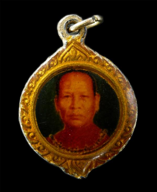 ล็อกเก็ต หลวงพ่อจันทา วฑุฒโน พระครูโอภาสพิพัฒน์ วัดเสมาท่าค้อ ต.บ้านแจ้ง อ.อาจสามารถ จ.ร้อยเอ็ด หลังยันต์พุฒซ้อน พระเก่าสวย  | https://kamulet.in.th