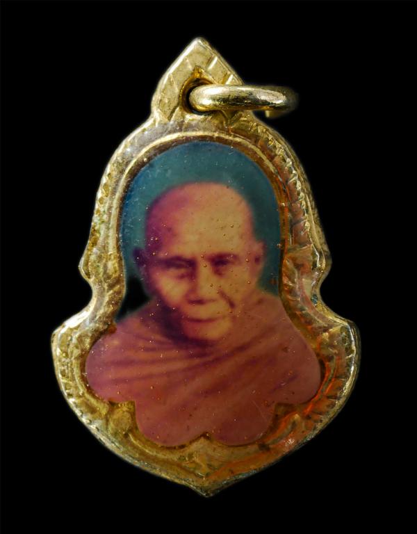 ล็อกเก็ต พ่อท่านคล้าย วาจาสิทธิ์ วัดสวนขัน จ.นครศรีธรรมราช และ หลวงพ่อจำเนียร วัดถ้ำเสือ จ.กระบี่ ล็อกเก็ตเก่าสวย  | https://kamulet.in.th