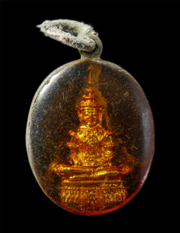 เหรียญพระแก้วมรกต ทรงเครื่องฤดูร้อน หลังสมเด็จพระพุทธยอดฟ้าจุฬาโลกมหาราช รัชกาลที่ 1 วัดพระเชตุพนฯ ท่าเตียน กรุงเทพฯ ปี2524 สมโภชก [..] | https://kamulet.in.th