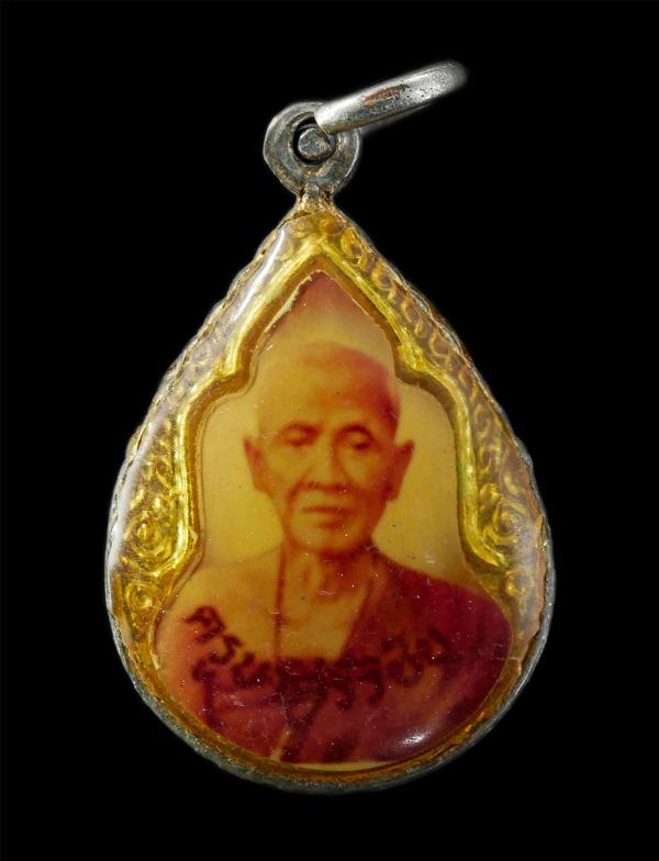 ล็อกเก็ต ครูบาศรีวิชัย หลังพระธาตุดอยสุเทพ วัดพระธาตุดอยสุเทพ จ.เชียงใหม่ พระเก่าสวย | https://kamulet.in.th