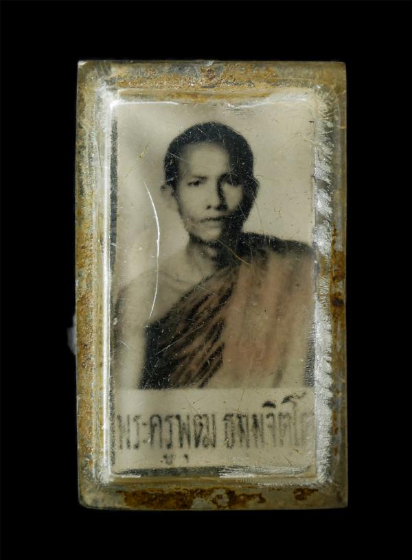ล็อกเก็ตรูปถ่าย หลวงพ่อพุฒ ธมฺมจิตฺโต วัดโรงวัว ต.เสือโฮก อ.เมือง จ.ชัยนาท รูปเก่าสวย สร้างน้อยหายาก | https://kamulet.in.th
